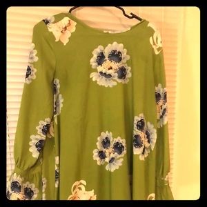 Loft Green floral knee-length dress w/ tie sleeve